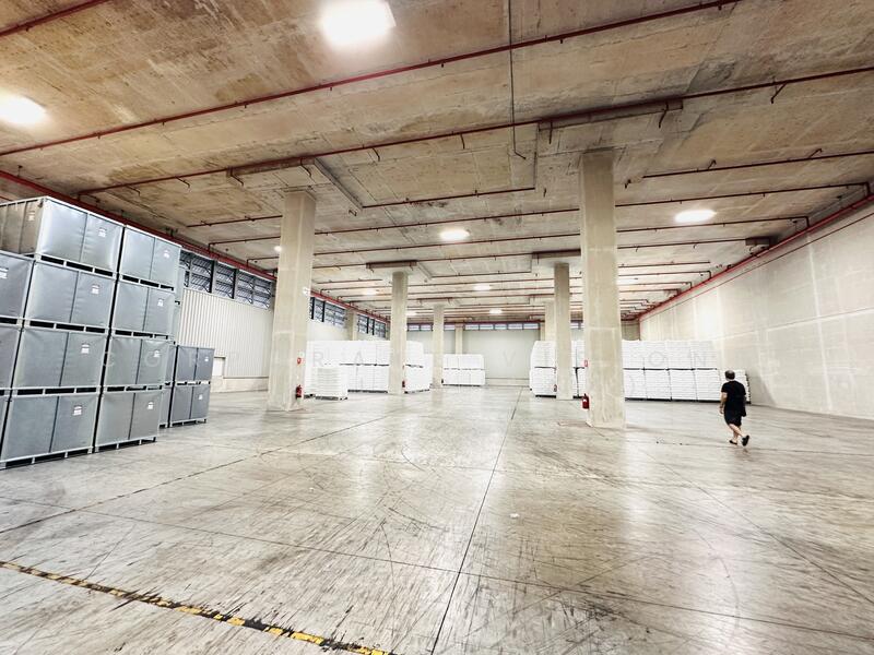 HIGH SPECIFICATIONS Warehouse with Extra Wide Roller Shutters, Dedicated Bays, off AYE/PIE, 3MINS to AYE/PIE CONTACT: +6596881177, 50,000 sqft, Warehouse For Rent, by ADRIAN, 21115582 - CommercialGuru.com.sg