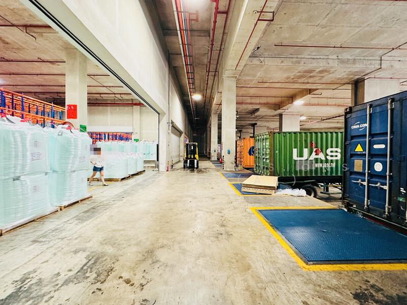 HIGH SPECIFICATIONS Warehouse with Extra Wide Roller Shutters, Dedicated Bays, off AYE/PIE, 3MINS to AYE/PIE CONTACT: +6596881177, 50,000 sqft, Warehouse For Rent, by ADRIAN, 21115582 - CommercialGuru.com.sg