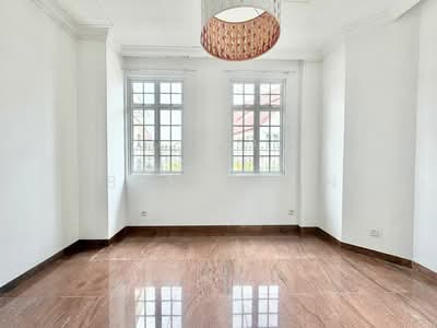 For Sale - QUIET & PEACEFUL ENCLAVE, 3STY SEMID