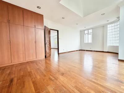 For Sale - QUIET & PEACEFUL ENCLAVE, 3STY SEMID