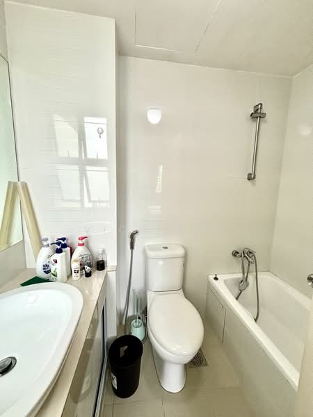 West Bay Condo, 52 West Coast Crescent, 2 Bedrooms, 873 sqft, Condominium For Rent, by Vion Tan, 21129749 - PropertyGuru.com.sg