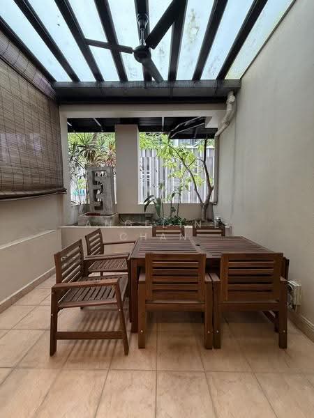 Robertson 100, 100 Robertson Quay, Orchard / River Valley, 2 Bedrooms, 1,066 sqft, Apartment For Rent, by Angeline Chan, 21130143 - Covered Private Patio - PropertyGuru.com.sg