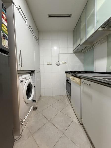 Robertson 100, 100 Robertson Quay, Orchard / River Valley, 2 Bedrooms, 1,066 sqft, Apartment For Rent, by Angeline Chan, 21130143 - Kitchen - PropertyGuru.com.sg