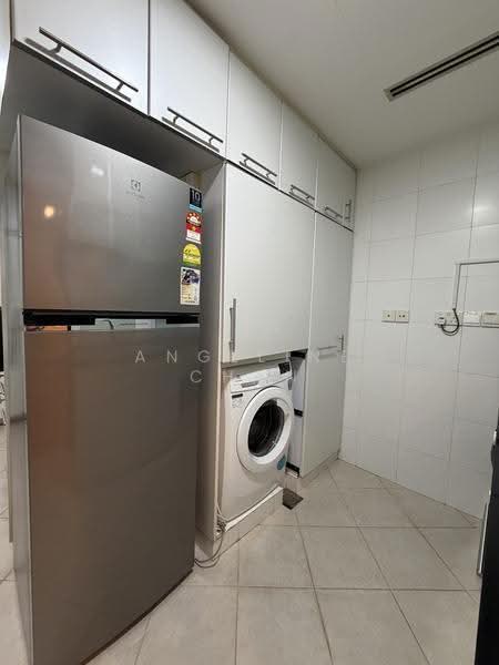 Robertson 100, 100 Robertson Quay, Orchard / River Valley, 2 Bedrooms, 1,066 sqft, Apartment For Rent, by Angeline Chan, 21130143 - Fridge, Washer and Dryer - PropertyGuru.com.sg