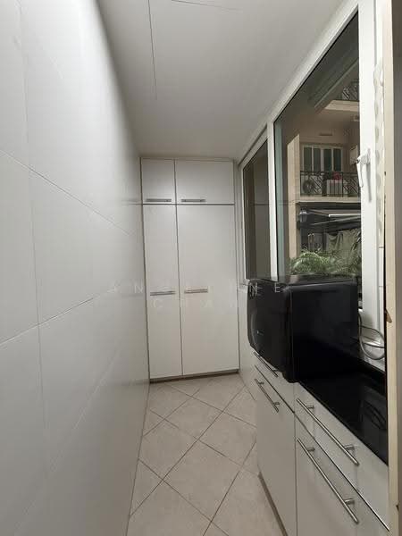 Robertson 100, 100 Robertson Quay, Orchard / River Valley, 2 Bedrooms, 1,066 sqft, Apartment For Rent, by Angeline Chan, 21130143 - Kitchen Windows - PropertyGuru.com.sg