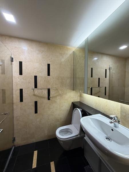 Robertson 100, 100 Robertson Quay, Orchard / River Valley, 2 Bedrooms, 1,066 sqft, Apartment For Rent, by Angeline Chan, 21130143 - Common Bathroom - PropertyGuru.com.sg