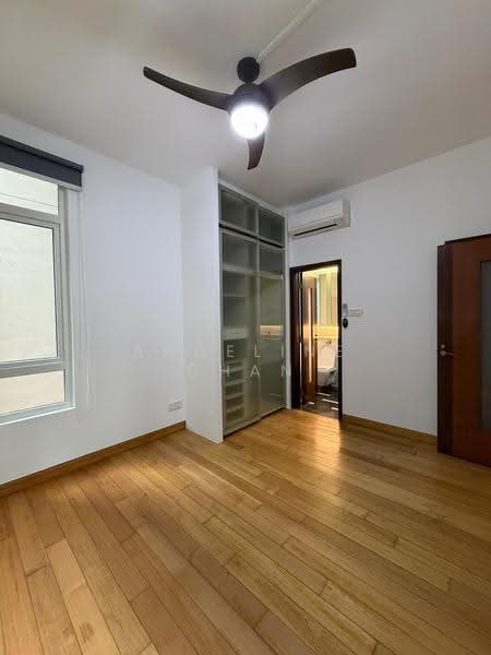 Robertson 100, 100 Robertson Quay, Orchard / River Valley, 2 Bedrooms, 1,066 sqft, Apartment For Rent, by Angeline Chan, 21130143 - Master Bedroom Wardrobe - PropertyGuru.com.sg