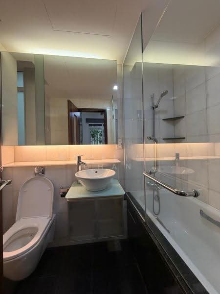 Robertson 100, 100 Robertson Quay, Orchard / River Valley, 2 Bedrooms, 1,066 sqft, Apartment For Rent, by Angeline Chan, 21130143 - Master Bathroom - PropertyGuru.com.sg