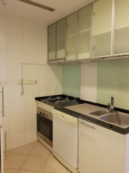 Robertson 100, 100 Robertson Quay, 2 Bedrooms, 1,066 sqft, Apartment For Rent, by Angeline Chan, 21130143 - Kitchen Area - PropertyGuru.com.sg