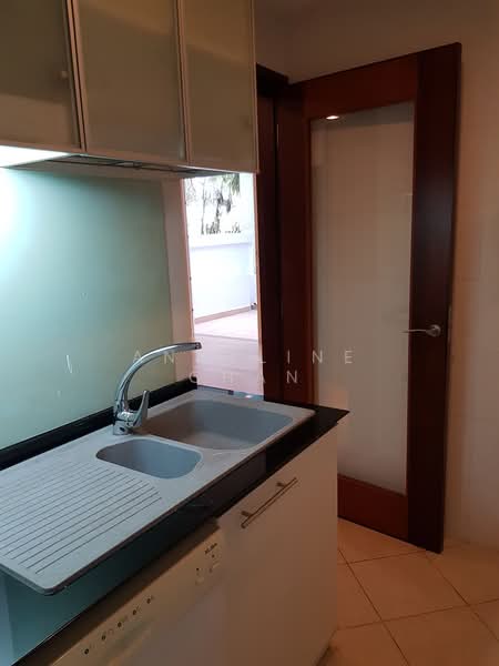 Robertson 100, 100 Robertson Quay, 2 Bedrooms, 1,066 sqft, Apartment For Rent, by Angeline Chan, 21130143 - Kitchen Area - PropertyGuru.com.sg