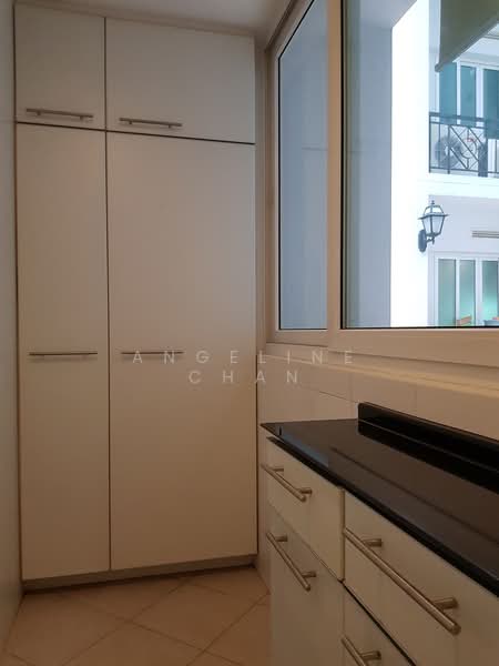 Robertson 100, 100 Robertson Quay, 2 Bedrooms, 1,066 sqft, Apartment For Rent, by Angeline Chan, 21130143 - Yard Area - PropertyGuru.com.sg