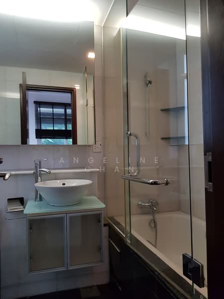 Robertson 100, 100 Robertson Quay, 2 Bedrooms, 1,066 sqft, Apartment For Rent, by Angeline Chan, 21130143 - Master Bathroom - PropertyGuru.com.sg