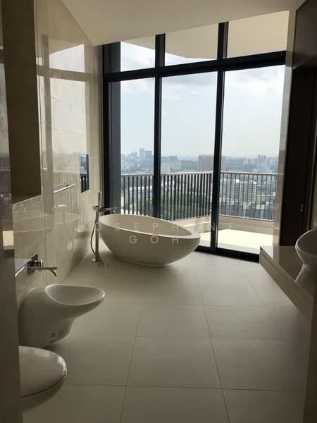 d'Leedon (Former Farrer Court), 3 Leedon Heights, 4 Bedrooms, 4,833 sqft, Condominium For Rent, by Josephine Goh, 21139927 - Master Bathroom - PropertyGuru.com.sg