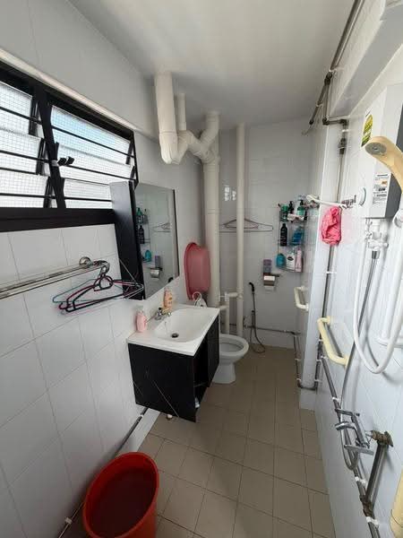 117 Serangoon North Avenue 1, 117 Serangoon North Avenue 1, Hougang / Punggol / Sengkang, Room Rental, 100 sqft, HDB Flat For Rent, by Goh Dorelyn, 21143256 - Bathroom - PropertyGuru.com.sg