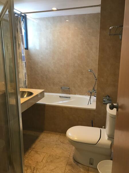 Blue Horizon, 21 West Coast Crescent, 3 Bedrooms, 1,152 sqft, Condominium For Rent, by Sean NG, 21143769 - Master Toilet - PropertyGuru.com.sg