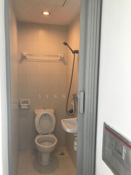 Blue Horizon, 21 West Coast Crescent, 3 Bedrooms, 1,152 sqft, Condominium For Rent, by Sean NG, 21143769 - Yard Toilet - PropertyGuru.com.sg