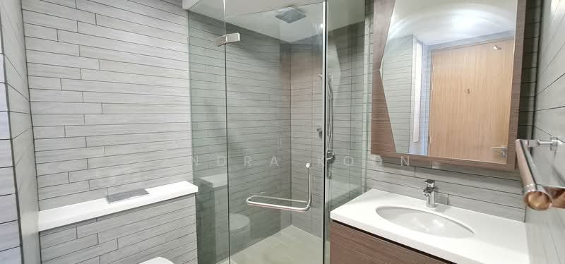 V on Shenton, 5 Shenton Way, 1 Bedroom, 743 sqft, Condominium For Rent, by Zandra Koon, 21145502 - Master bathroom with dual access  - PropertyGuru.com.sg