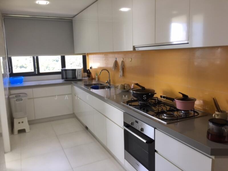 Bright & Breezy Kitchen - Huge