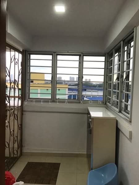 176 Bishan Street 13, 176 Bishan Street 13, 3 Bedrooms, 990 sqft, HDB Flat For Rent, by Stella Kong, 21165080 - Access balcony - PropertyGuru.com.sg