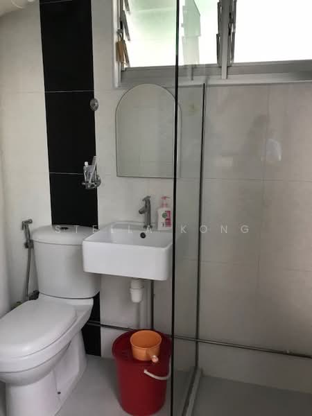 176 Bishan Street 13, 176 Bishan Street 13, 3 Bedrooms, 990 sqft, HDB Flat For Rent, by Stella Kong, 21165080 - Common bath - PropertyGuru.com.sg