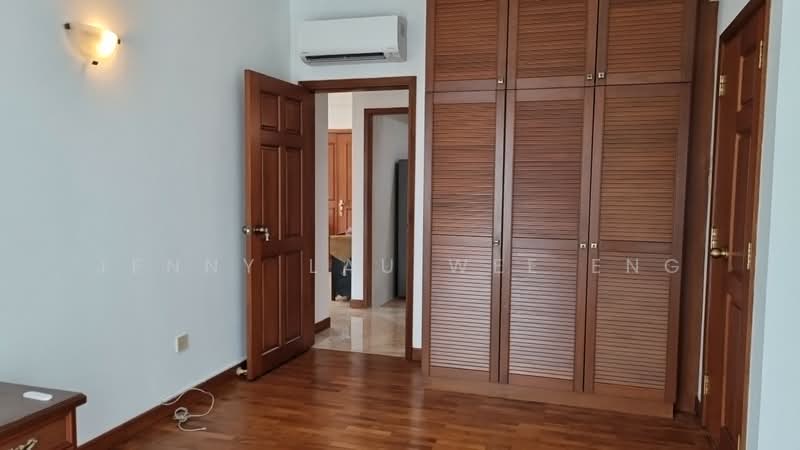 Wilkie 48, 48 Wilkie Road, 2 Bedrooms, 850 sqft, Condominium For Rent, by Jenny Lau Wee Eng, 21165975 - Master bedroom wardrobe - PropertyGuru.com.sg