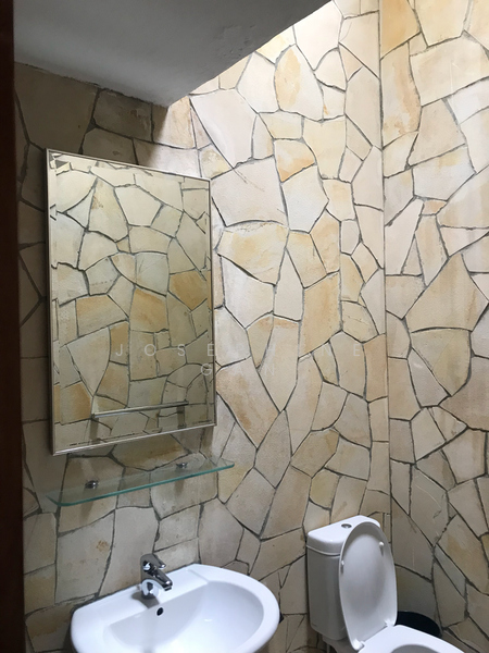 143 Neil Road, 143 Neil Road, 1 Bedroom, 1,772 sqft, Conservation House For Rent, by Josephine Gan, 21166455 - 2nd bathroom on level one - PropertyGuru.com.sg