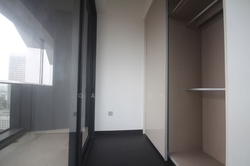 DUO Residences, 1 Fraser Street, 1 Bedroom, 689 sqft, Apartment For Rent, by Gary Goh, 21171002 - Walk-in Wardrobe - PropertyGuru.com.sg