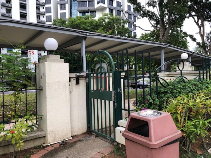 Side Gate With Shelter All The Way To Hillview MRT (2 Mins Walk)