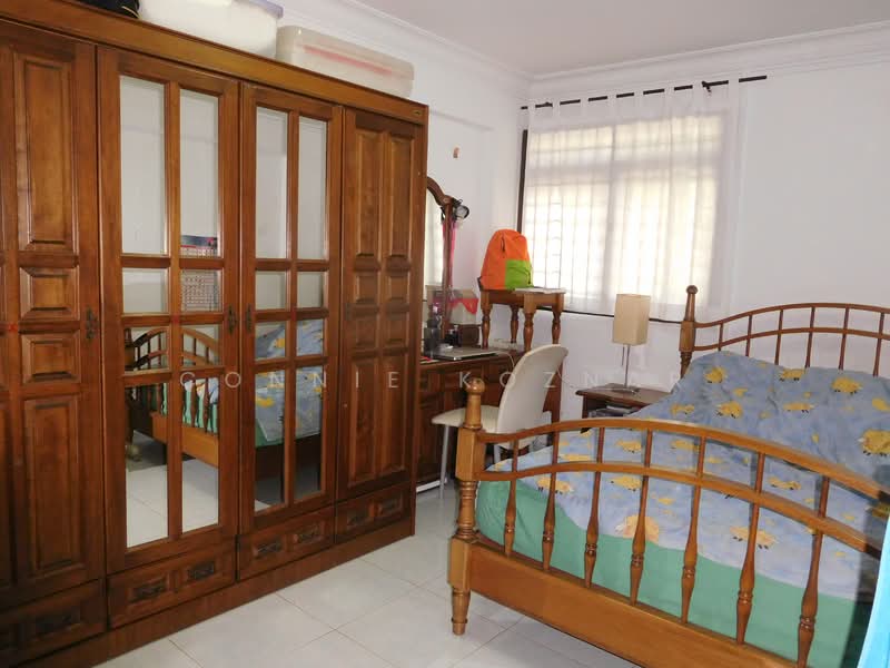 1 Lorong 7 Toa Payoh, 1 Lorong 7 Toa Payoh, 2 Bedrooms, 721 sqft, HDB Flat For Rent, by Connie Koznar, 21180462 - Master Bedroom - PropertyGuru.com.sg