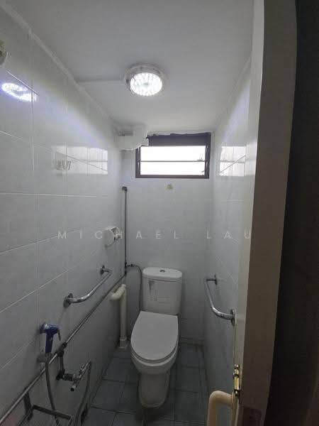 98 Aljunied Crescent, 98 Aljunied Crescent, Eunos / Geylang / Paya Lebar, 2 Bedrooms, 667 sqft, HDB Flat For Rent, by Michael Lau, 21187815 - Bathroom - PropertyGuru.com.sg