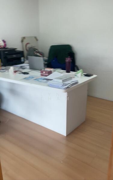 The Spire, 10 Bukit Batok Crescent, 818 sqft, Light Industrial (B1) For Sale, by Lynn Tham, 21193832 - CommercialGuru.com.sg