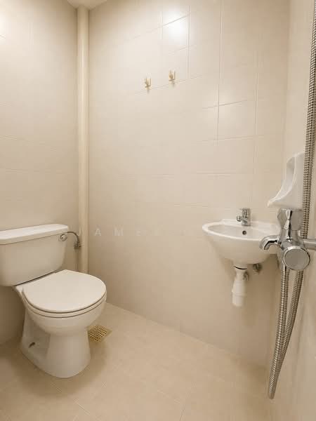 Maple Woods, 985 Bukit Timah Road, 3 Bedrooms, 1,335 sqft, Condominium For Rent, by James Lee, 21200057 - PropertyGuru.com.sg