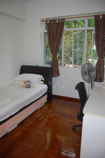 Common room with additional pullout single bed