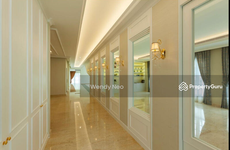 Passage divider between left and right side of the bungalow