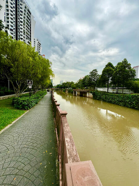 Alexandra park connector & canal leading to Singapore River & Marina Bay