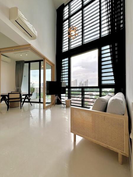living with voluminous 6m high ceiling