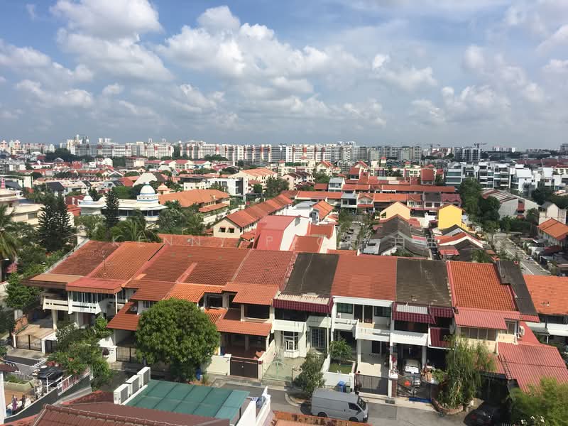 Crystal De Azure, 18 How Sun Close, 2 Bedrooms, 947 sqft, Apartment For Rent, by Kenny Peck 有益, 21226311 - PropertyGuru.com.sg