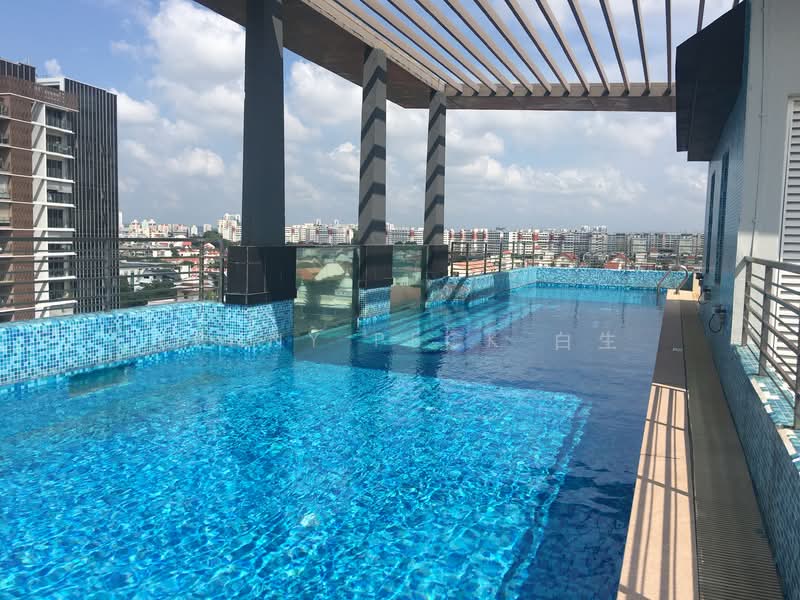 Crystal De Azure, 18 How Sun Close, 2 Bedrooms, 947 sqft, Apartment For Rent, by Kenny Peck 有益, 21226311 - PropertyGuru.com.sg