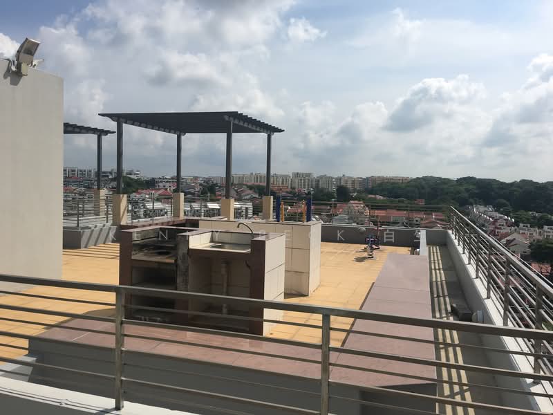 Crystal De Azure, 18 How Sun Close, 2 Bedrooms, 947 sqft, Apartment For Rent, by Kenny Peck 有益, 21226311 - PropertyGuru.com.sg