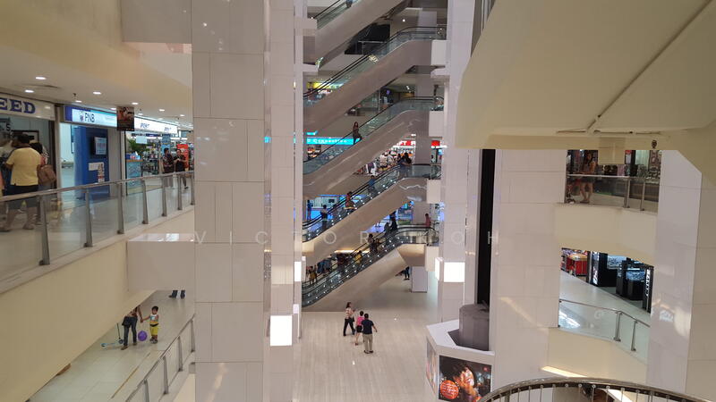 LUCKY PLAZA