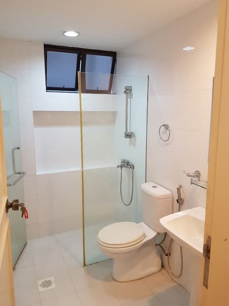 Tanglin Park, 1B Ridley Park, 3 Bedrooms, 1,485 sqft, Condominium For Rent, by Daniel Lye, 21248237 - Common toilet - PropertyGuru.com.sg