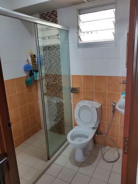 62B Strathmore Avenue, 62B Strathmore Avenue, Alexandra / Commonwealth, 2 Bedrooms, 743 sqft, HDB Flat For Rent, by Jenny Ng, 21248664 - Renovated Glass Shower Screen Bath - PropertyGuru.com.sg