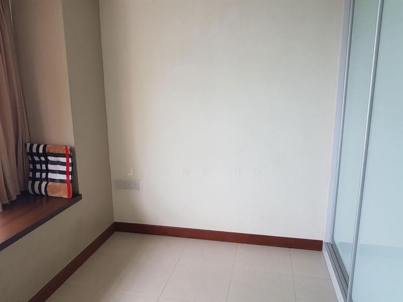 62B Strathmore Avenue, 62B Strathmore Avenue, Alexandra / Commonwealth, 2 Bedrooms, 743 sqft, HDB Flat For Rent, by Jenny Ng, 21248664 - Spacious Room With Built - In Wardrobe - PropertyGuru.com.sg