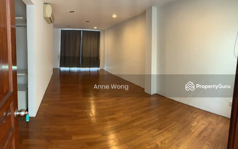 Level 2 - Master rm with en-suit & walk in wardrobe 