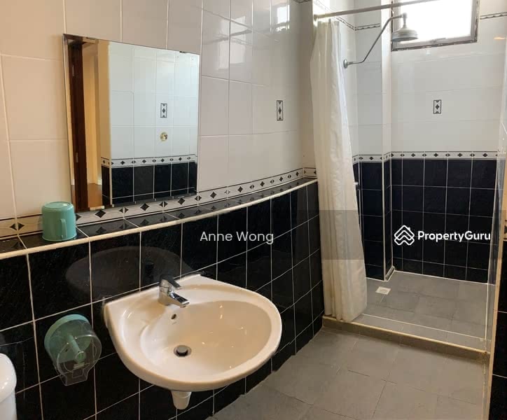 Level 2 - Master rm bathroom