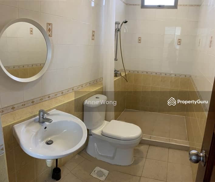 Level 3 - Common bathroom