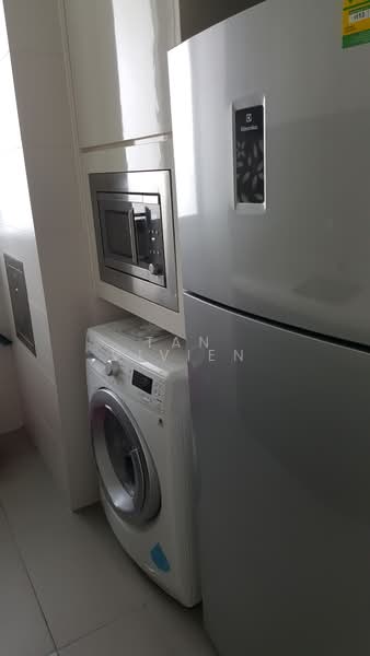 Skies Miltonia, 3 Miltonia Close, 2 Bedrooms, 743 sqft, Condominium For Sale, by Tan Vivien, 21261207 - Kitchen fully equipped with Branded Appliances - PropertyGuru.com.sg
