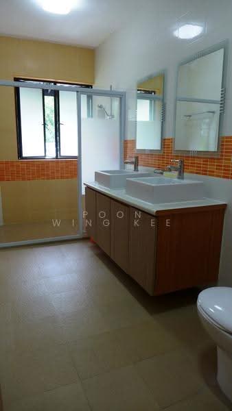 Pine Grove, 1M Pine Grove, Clementi Park / Upper Bukit Timah, 4 Bedrooms, 1,930 sqft, Condominium For Rent, by Poon Wing Kee, 21267987 - Common Bathroom next to Entrance & Dining - PropertyGuru.com.sg