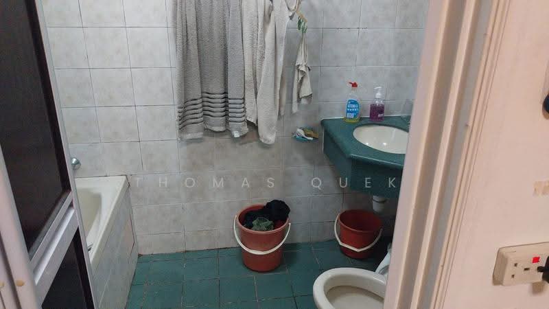 Wing Fong Mansions, 12 Lorong 14 Geylang, Eunos / Geylang / Paya Lebar, Room Rental, 150 sqft, Apartment For Rent, by Thomas Quek, 21278510 - Bathroom - PropertyGuru.com.sg
