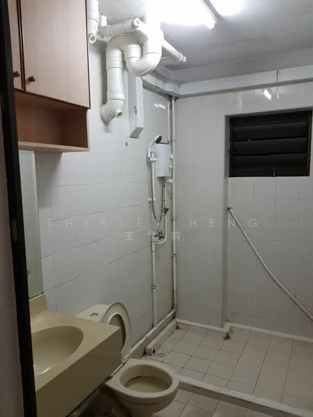 534 Woodlands Drive 14, 534 Woodlands Drive 14, 3 Bedrooms, 1,333 sqft, HDB Flat For Rent, by Shirley Heng 王雪莉, 21288627 - Master Bedroom Bathroom - PropertyGuru.com.sg